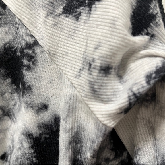 Shein Curve Tie Dye Long Sleeve Top - Picture 6 of 9